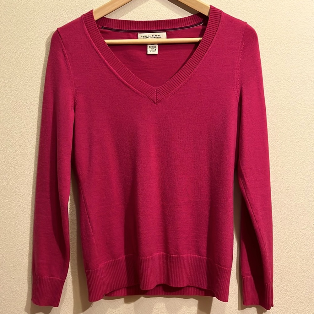Banana Republic V-Neck merino pink sweater